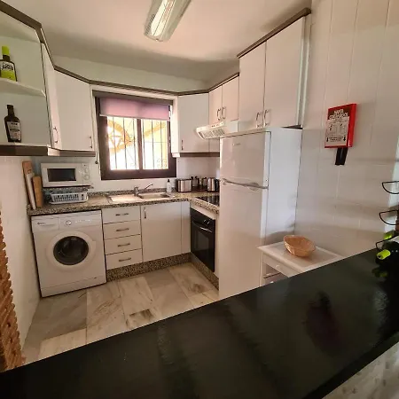 Club Calahonda Walking Distance To *